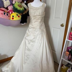 IVORY & GOLD EMBELLISHED BALL GOWN WEDDING DRESS